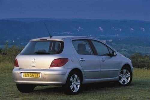 Fot. Peugeot: Dynamika Peugeota napędzanego silnikiem 1,4...