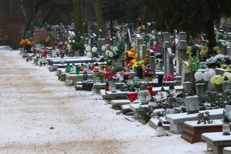 Poznańskie cmentarze zimą