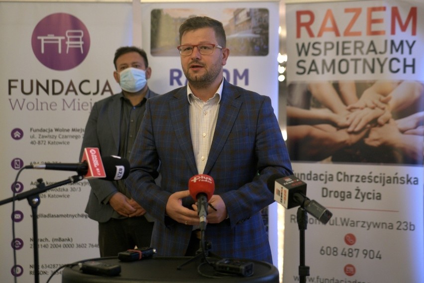 Radom. Wigilia dla samotnych w czasach koronawirusa. W Radomiu powstaną też sklepy socjalne