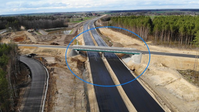 Budowa obwodnicy Olesna, czyli dużego fragmentu S11, jest już na finiszu. Można już jeździć tym wiaduktem w Łomnicy.