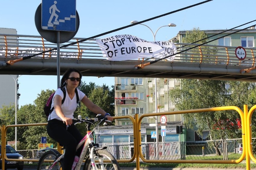 Kontrowersyjny transparent w Kielcach i błyskawiczna akcja służb! (WIDEO, zdjęcia)
