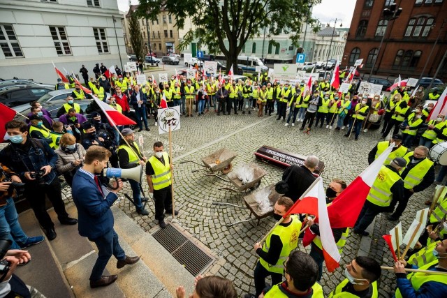 Niedawno rolnicy demonstrowali także przed Kujawsko-Pomorskim Urzędem Wojewódzkim. Mogą tu wrócić