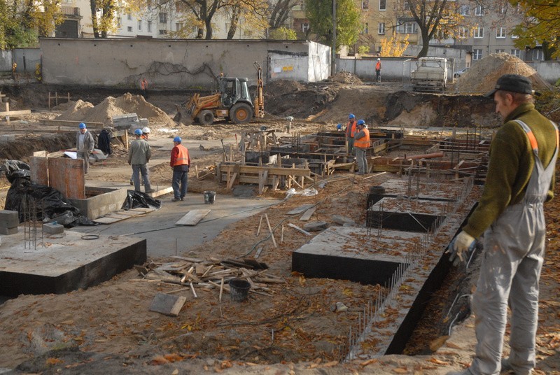 Budowa przy Gdańskiej 92 ma skończyć się w połowie 2010 r....