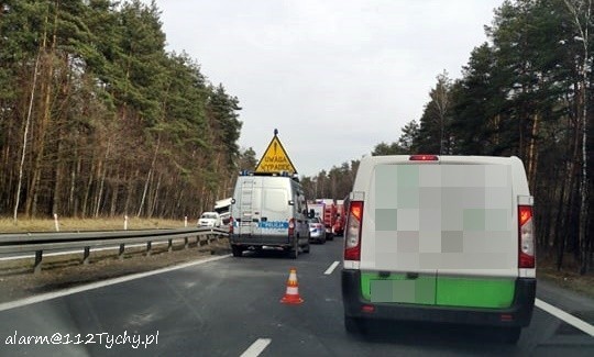Wypadek na DK1 w Kobiórze. Jedna ciężarówka uderzyła w