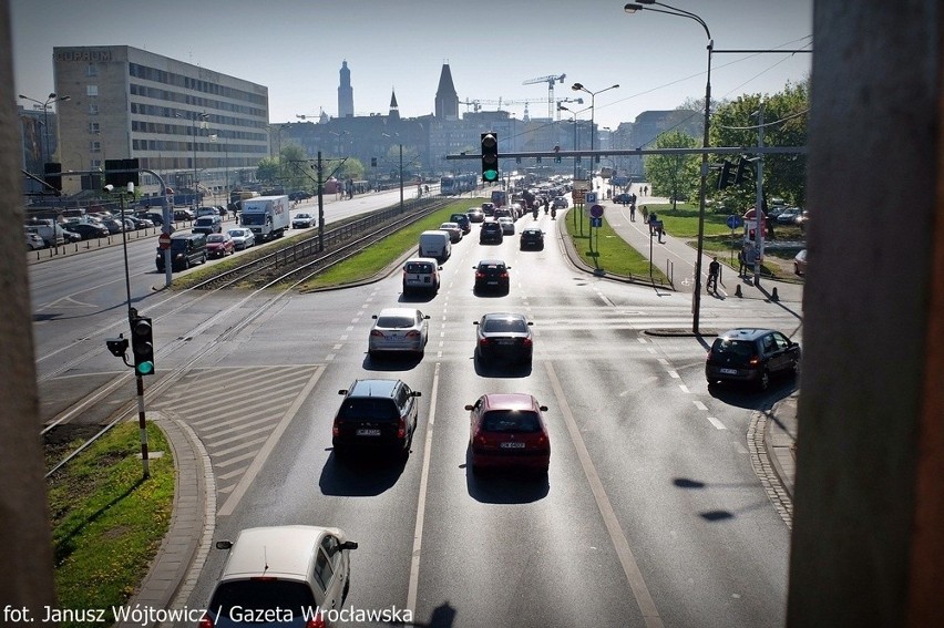 Wrocław: Legnicka zakorkowana od pl. Strzegomskiego (ZDJĘCIA)