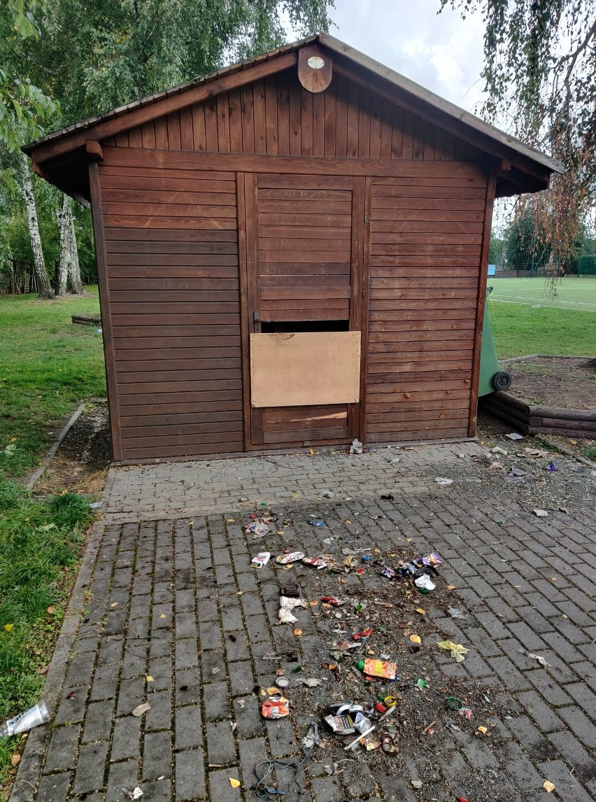 Radny Kędzierzyna-Koźla nakrył dzieci, gdy demolowały plac zabaw. Mieszkańcy są w szoku, jak zareagował