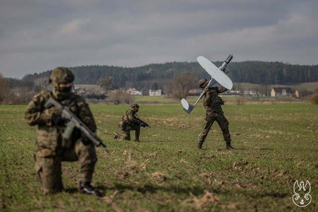 Żołnierze malborskiego batalionu Wojsk Obrony Terytorialnej m.in. prowadzili obserwację terenu przy użyciu dronów.