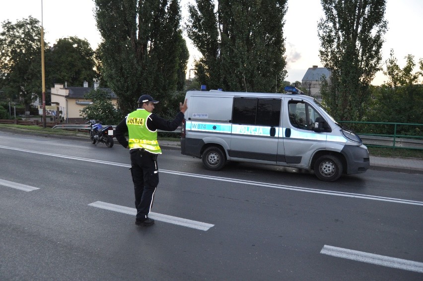 Zderzenie motocyklisty z samochodem w Szczecinku (zdjęcia)