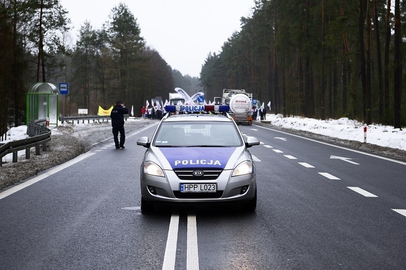 Strajk na Śląsku: Górnicy zablokowali drogi DK1 w...