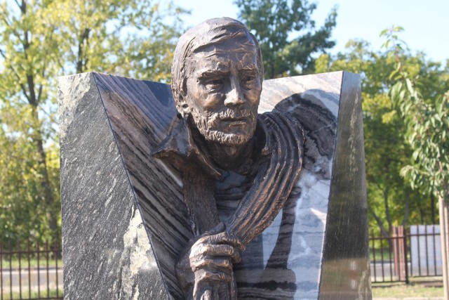 Pomnik Jerzego Kukuczki w Katowicach