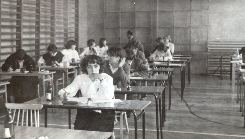 Archiwalne zdjęcie z matury w liceum w Golubiu-Dobrzyniu...