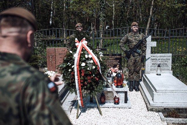 Zmarły oficer AK został pochowany na cmentarzu parafialnym w Tarnobrzegu