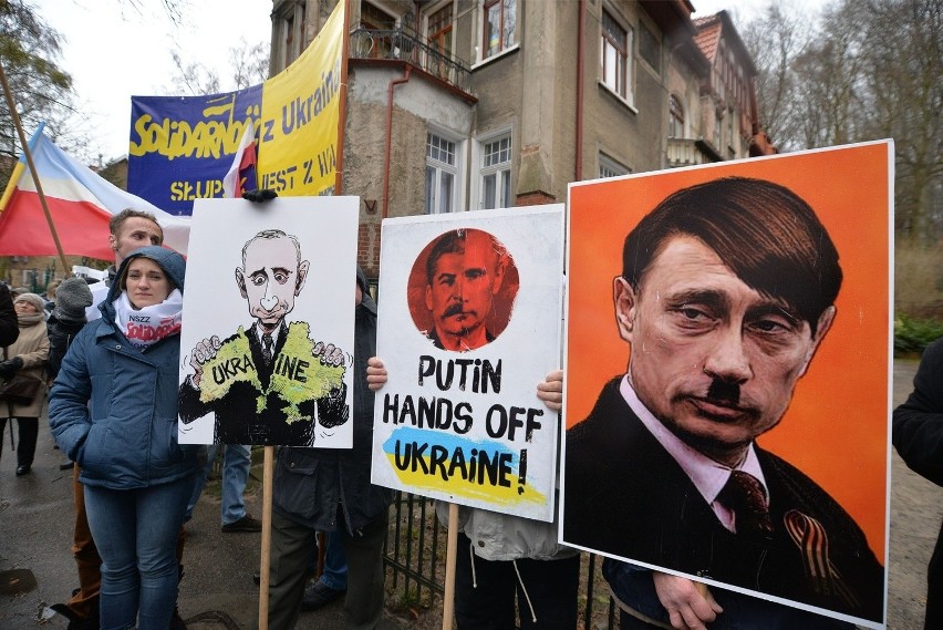 Gdańsk. Manifestacja przed konsulatem Rosji. Solidarność w obronie Ukrainy ZDJĘCIA