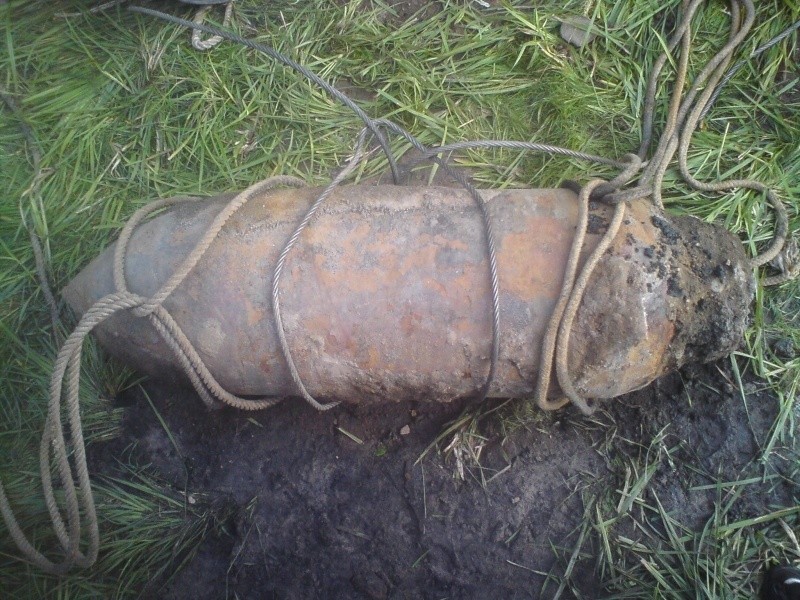 Bomba waży 500 kg.