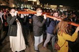 Kraków. W środę Akademicka Droga Krzyżowa przejdzie ulicami miasta. Tramwaje kierowane na objazdy