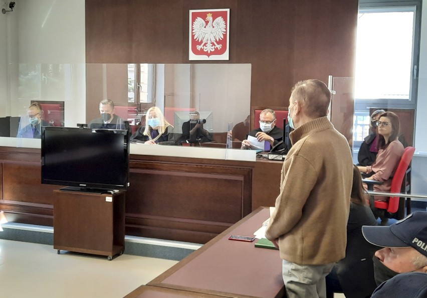 70-latek z gminy Jastków oskarżony o zaatakowanie siostry. Po co mu była siekiera? „Chciałem wymienić zamki w drzwiach”