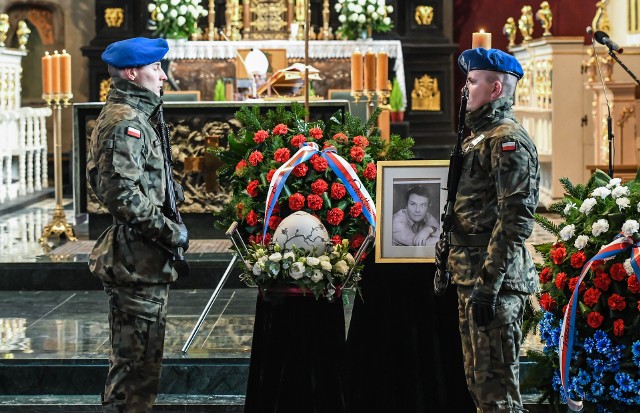 Msza żałobna w intencji Leonarda Pietraszaka odbyła się w katedrze bydgoskiej.