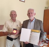 70. rocznica odkrycia złóż siarki w rejonie Tarnobrzega upamiętniona na monetach, żetonach i medalach