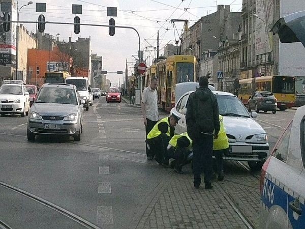 Samochód zablokował skrzyżowanie ul. Zachodniej i Ogrodowej