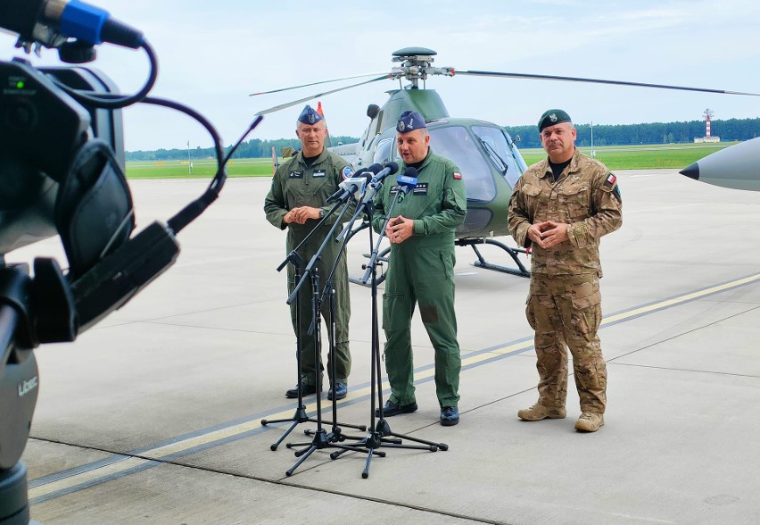 Legendy lotnictwa Felix Baumgartner i Łukasz Czepiela będą latali na Air Show w Radomiu. Debiut "Bielika"