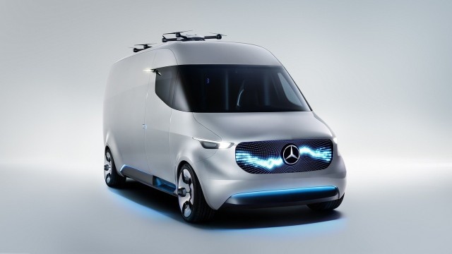 Mercedes Vision VanPojazd wyposażono w napęd elektryczny o mocy 75 kW, a jego zasięg - zależnie od zastosowań - waha się od 80 do 270 km bezemisyjnej jazdy.Fot. Mercedes-Benz