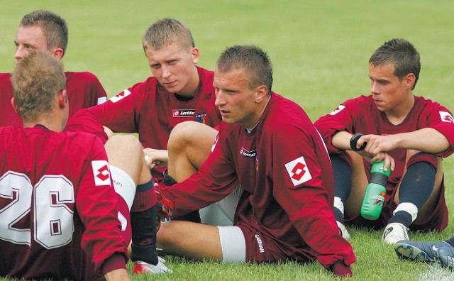 Tomasz Rydzak (pierwszy z prawej) oraz Tomasz Parzy (drugi z prawej) latem mogą pożegnać się z Pogonią. Obaj zostali wystawieni przez klub nalistę transferową.