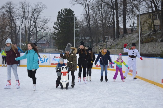 Miejski Ośrodek Sportu i Rekreacji oficjalnie uruchomił lodowisko na Stawie Zamkowym w Opolu.