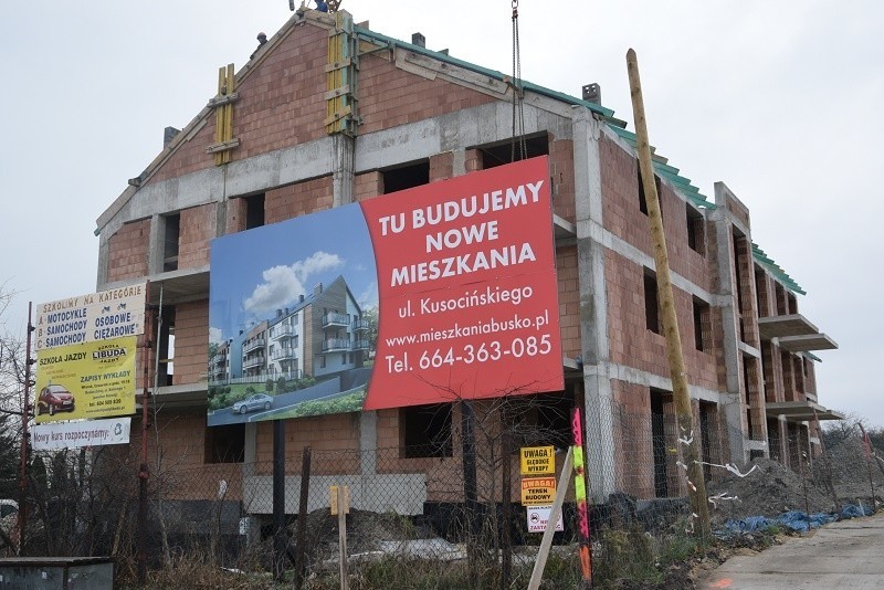 Blok przy ulicy Janusza Kusocińskiego w Busku - Zdroju -...