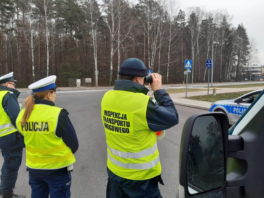 Policjanci w Białymstoku zatrzymali 10 dowodów rejestracyjnych. To efekt działań akcji SMOG [ZDJĘCIA]