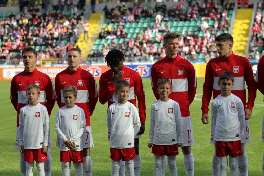 Piłka nożna. Polska - Portugalia 3:1. Piękny gol Jana Biegańskiego, wygrana Polski w Stalowej Woli. Elite League U20. Zobacz zdjęcia i wideo