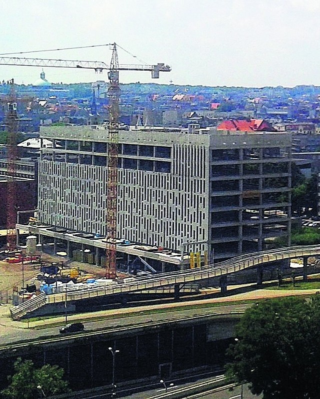 Biurowiec LC Corp powstaje w Katowicach tuż przy Drogowej Trasie Średnicowej (al. Roździeńskiego)