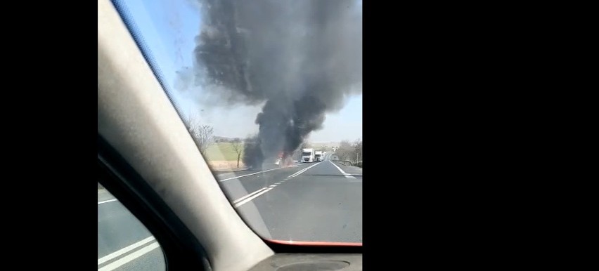 Pożar samochodu z przyczepą kempingową w Świebodzinie