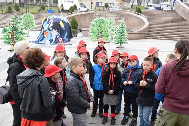 Happening Fundacji Ekologicznej Arka na placu Chrobrego w Bielsku-Białej