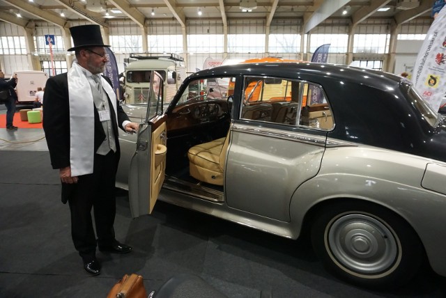 Bentley S1 z 1958 roku i jego właściciel Dariusz Skalski. Ten model został wyprodukowany tylko w 2425 egzemplarzach