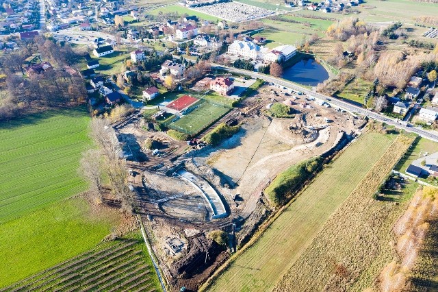 Plac budowy widziany z drona. Więcej na kolejnych zdjęciach