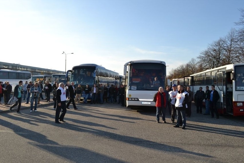 Protest Solidarności przed Fiatem w Tychach