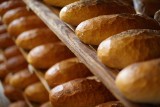 Jak odświeżyć czerstwy chleb? 9 najlepszych sposobów na niemarnowanie bochenek
