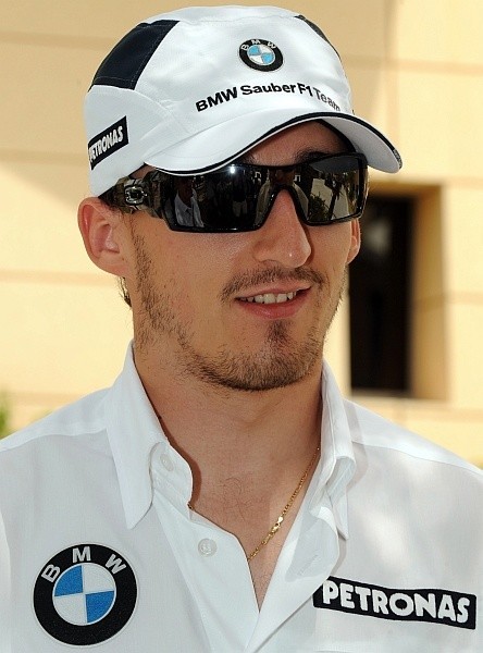 Robert Kubica z BMW-Sauber zajął trzecie miejsce na pierwszym treningu przed niedzielnym wyścigiem o Grand Prix Bahrajnu.