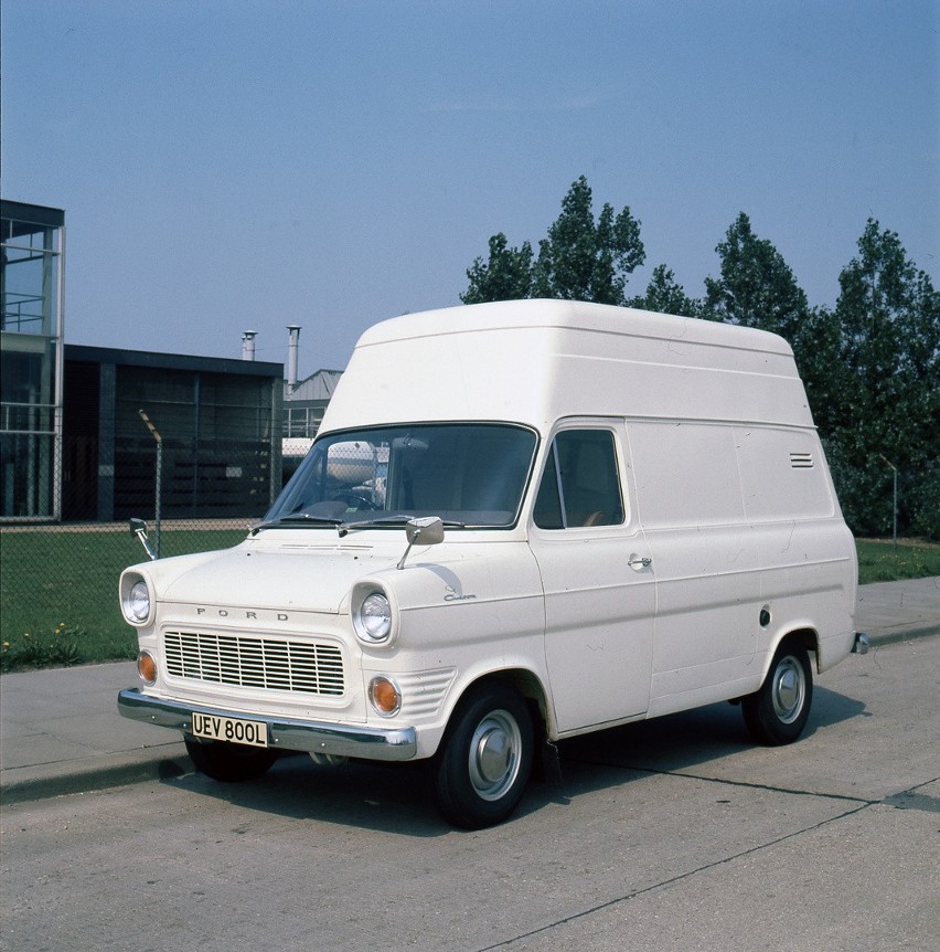 Pierwsza odsłona Forda Transita pojawiła się na rynku w 1965...