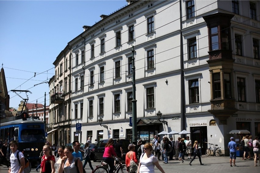 Utracona przez gminę kamienica w centrum Krakowa generuje kolejne problemy. Mało znana fundacja pozwała miasto o miliony złotych