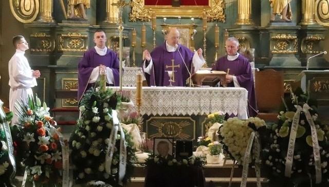 Uroczystości żałobne odbyły się w kościele pod wezwaniem Podwyższenia Krzyża Świętego w Zwoleniu