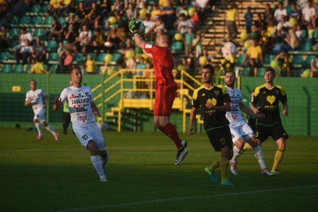 GKS Katowice i Zagłębie Sosnowiec o miejsce w czołowej dwójce toczyły zaciętą walkę przez całą jesień, a na boisku padł remis 0:0