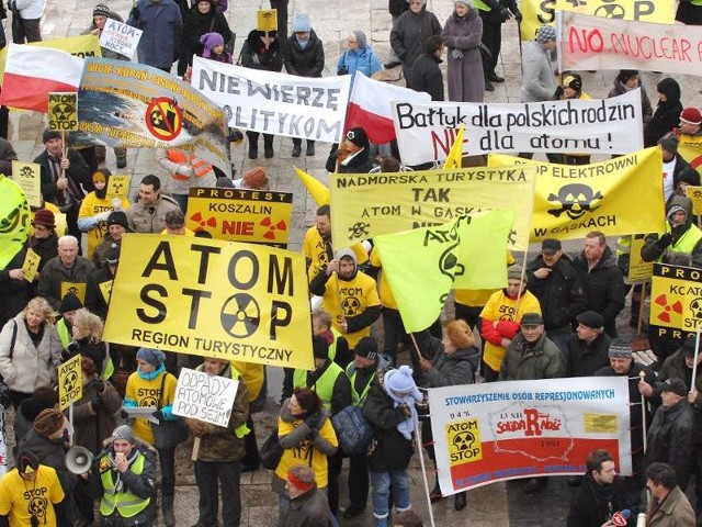 Jeden z protestów zorganizowanych przeciwko planom budowy elektrowni atomowej w Gąskach.