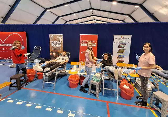 Akcja oddawania krwi dla Mateusz Śliwińskiego z Rząbca w hali Ośrodka Sportu i Rekreacji we Włoszczowie. Więcej na następnych zdjęciach, niektóre ze specjalną dedykacją >>>
