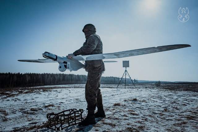 Dron FlyEye, którego kolejna parta została niedawno zamówiona przez MON