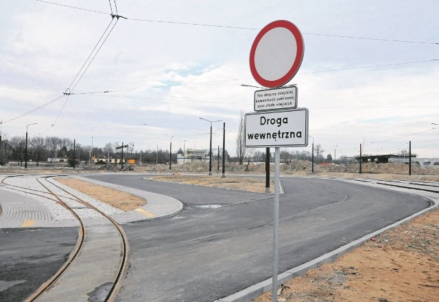 Trzy miesiące później pętla przy ulicy Wyścigowej zostanie ponownie udostępniona tramwajom i autobusom.