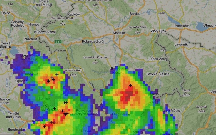 Ulewy i burze z gradem w Kotlinie Kłodzkiej. Dotrą do Wrocławia? [GDZIE JEST BURZA, MAPA BURZOWA ONLINE]