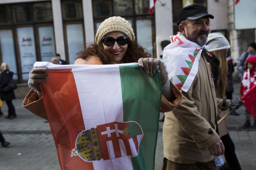 Kraków. Pochód patriotyczny z Wawelu na Rynek [ZDJĘCIA]