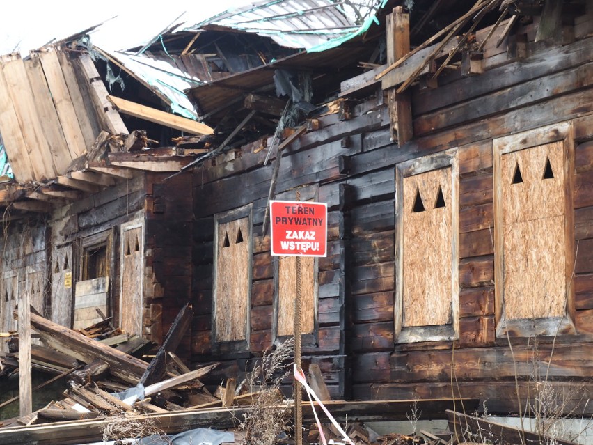 Dwór w Raciechowicach po katastrofie budowlanej