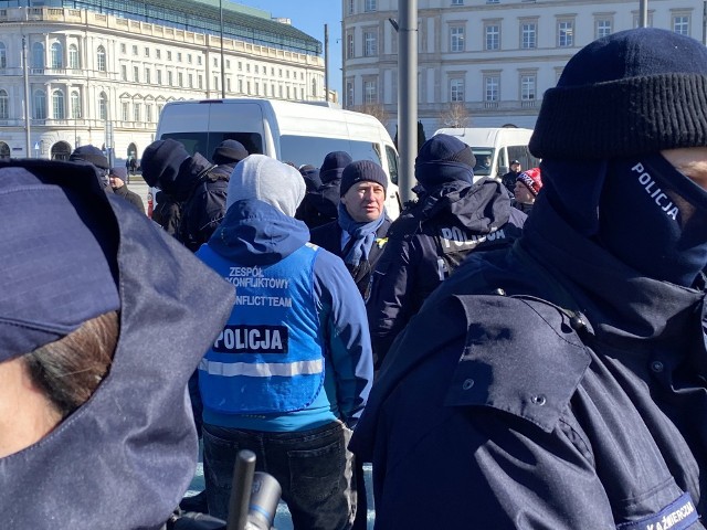 W internecie pojawiło się również nagranie przedstawiające sytuację.